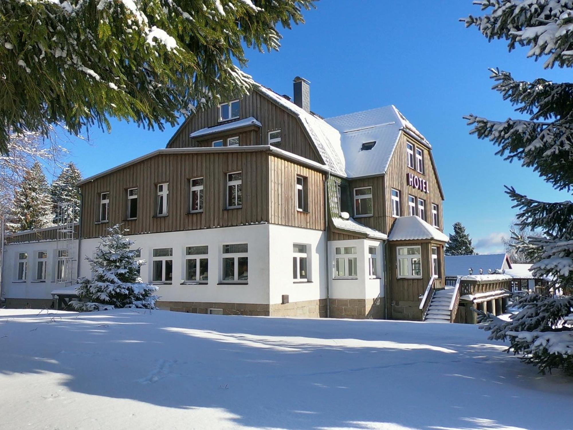 waldhotel AUSZEIT Tanne Exterior foto